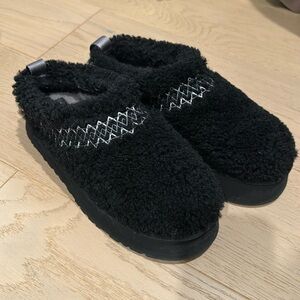 UGG TAZZ BRAID SLIP ON